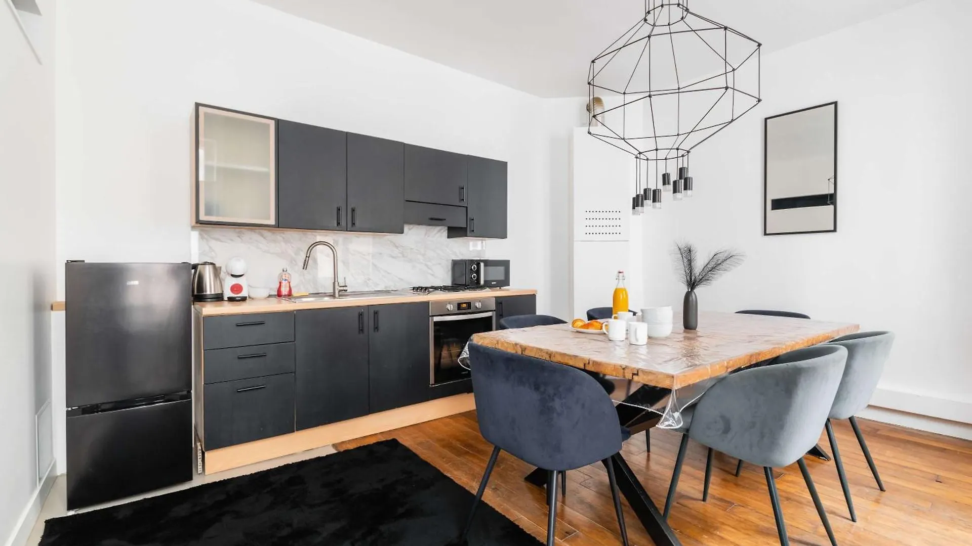 Appartement Confortable Sacre Coeur - Paris 18 - 6P 0*,