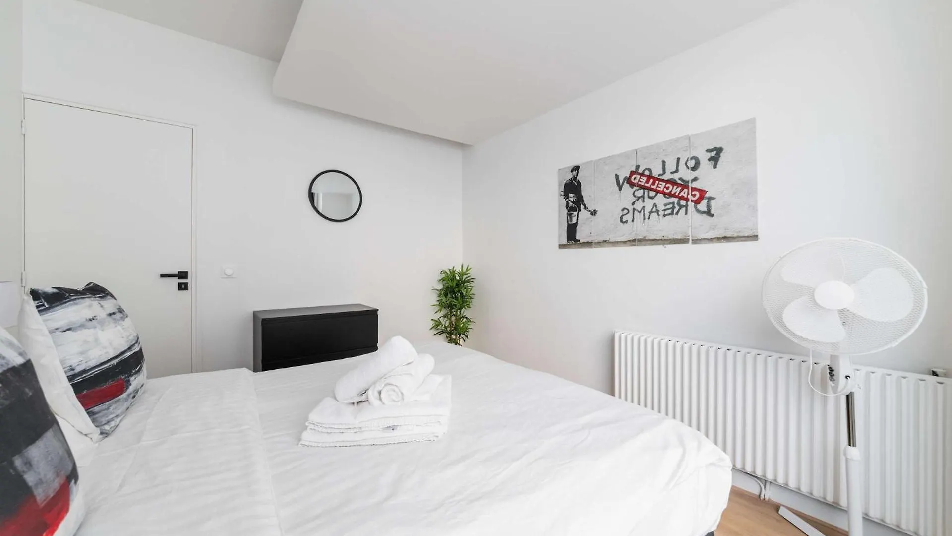 Appartement Confortable Sacre Coeur - Paris 18 - 6P 0*,  France